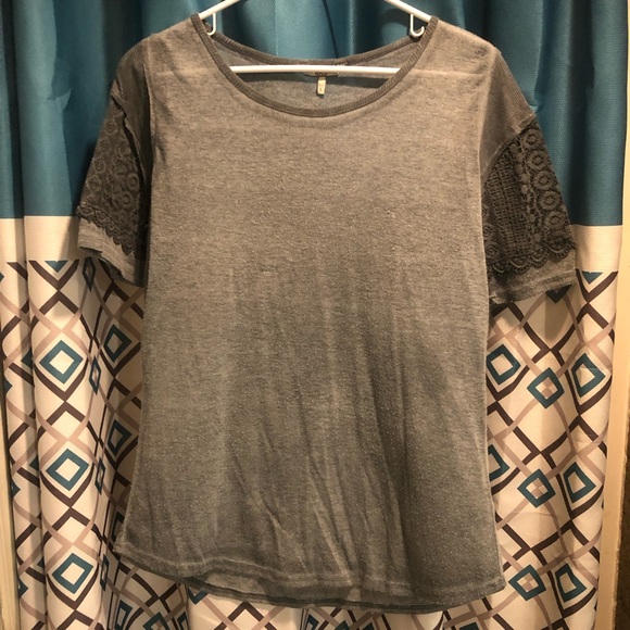 BKE Tops - Detailed Sleeve Top